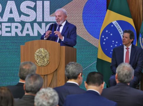 governo-anuncia-r$-30-bi-em-credito-para-setores-afetados-por-tarifaco