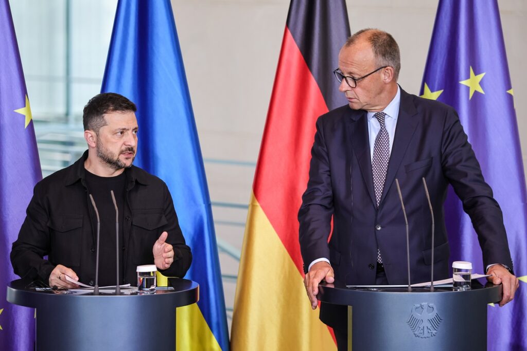 zelensky-diz-ter-apoio-de-trump-e-acusa-putin-de-“blefar”-sobre-paz