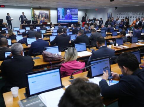 apos-video-de-felca,-avanca-na-camara-aumento-de-pena-por-aliciamento