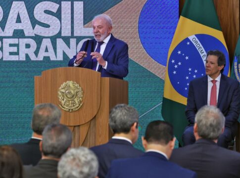 “mundo-esta-avido-para-fazer-negociacao-com-o-brasil”,-afirma-lula