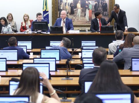 ccj-aprova-aumento-de-pena-para-aliciamento-de-criancas-na-internet