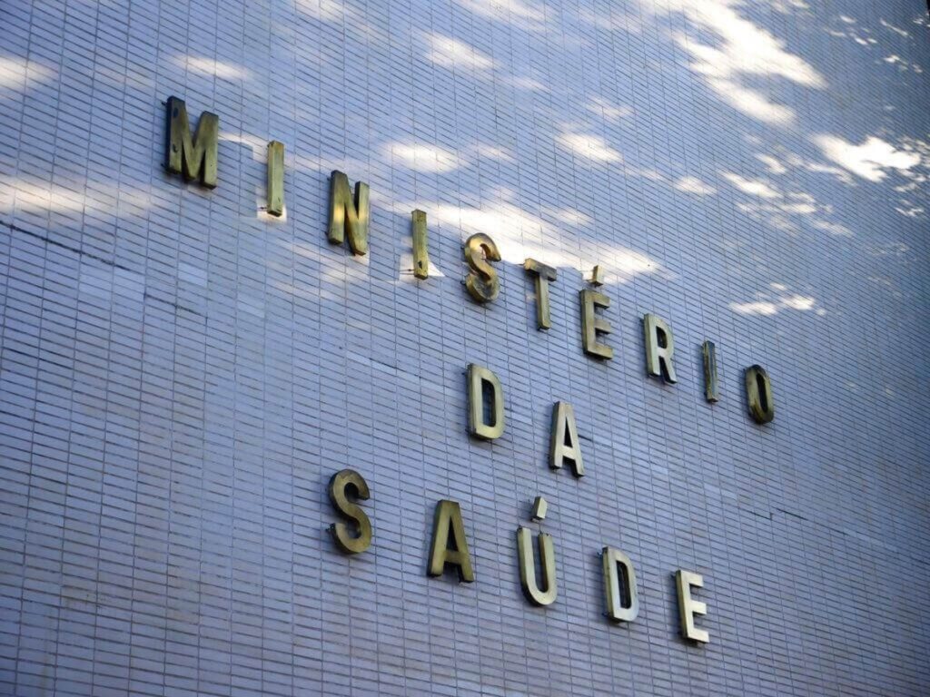 padilha-se-manifesta-sobre-suspensao-de-visto-de-servidores-pelos-eua