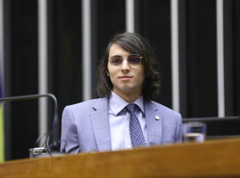 deputado-processa-meta-apos-punicao-por-falar-de-sexualizacao-infantil