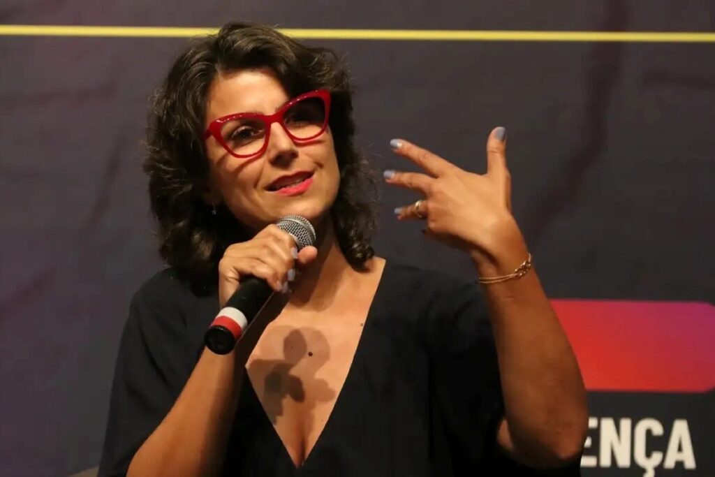 manuela-d’avila-tem-perfil-punido-por-associar-bolsonaro-a-adultizacao