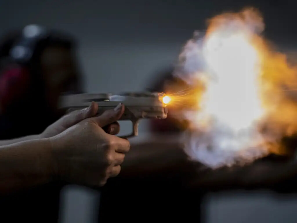 em-um-ano,-1-em-cada-4-pessoas-roubadas-no-pais-foi-ameacada com arma