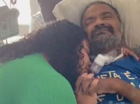 foto:-flora-cruz-faz-tatuagem-em-homenagem-ao-pai,-arlindo-cruz