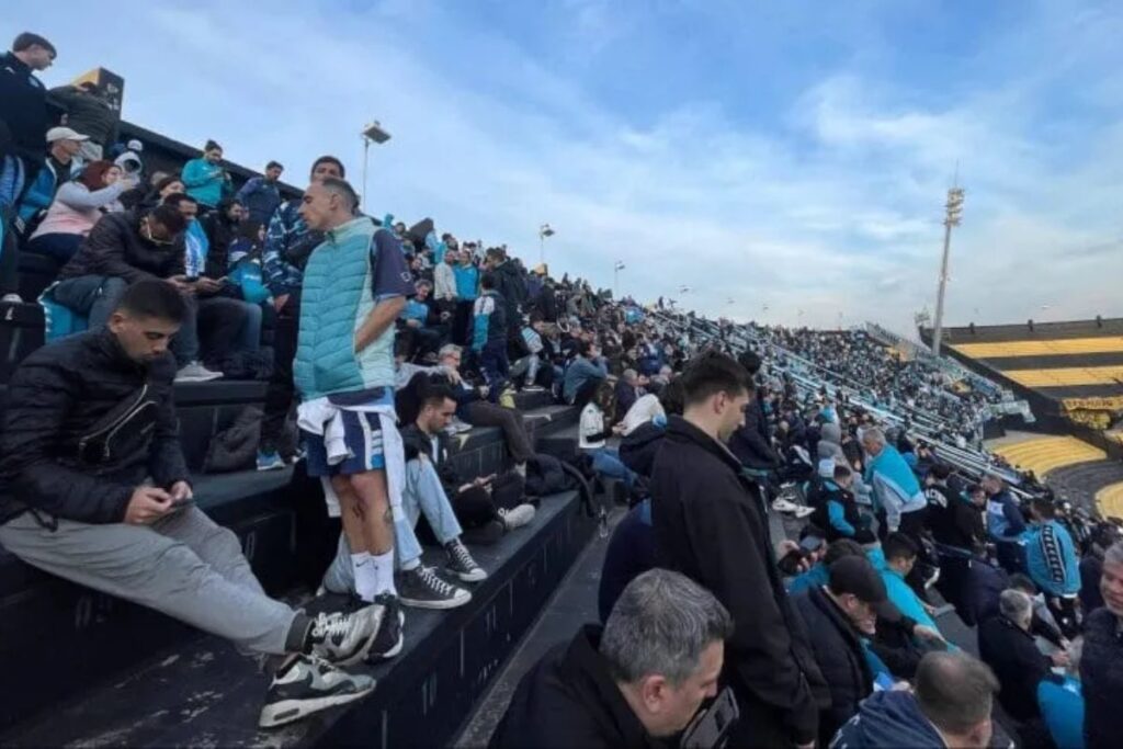 ao-metropoles,-torcida-do-racing-relata-terror-em-prisao-no-estadio