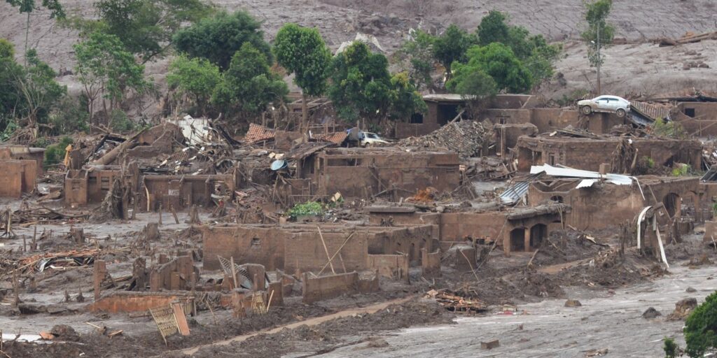 caso-samarco:-programa-de-indenizacao-chega-a-300-mil-pedidos