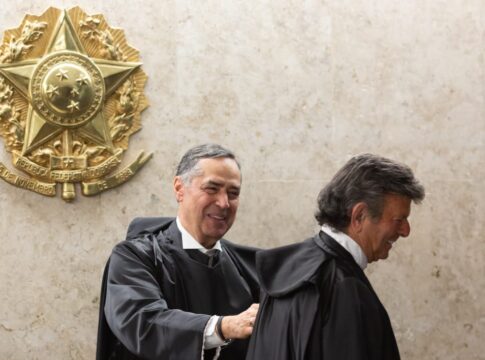 fux-e-barroso-discutem-no-stf:-“nao-esta-sendo-fiel-aos-fatos”.-video