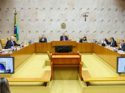 barroso-e-fux-discutem-em-sessao-do-stf