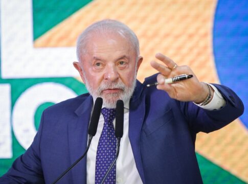 lula-diz-que-ficou-“puto”-com-demora-em-entrega-de-acao-do-governo