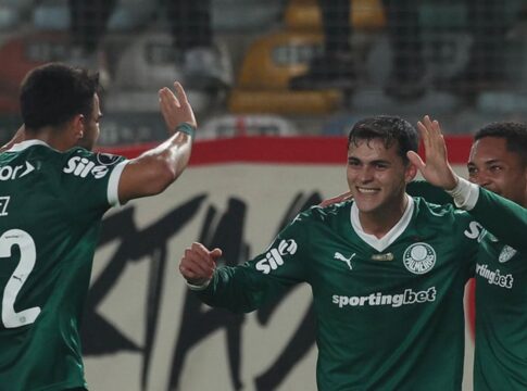 libertadores:-palmeiras-goleia-universitario-e-encaminha-classificacao