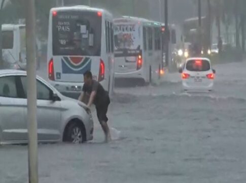chuva-intensa-causa-alagamentos-e-congestionamentos-em-joao-pessoa
