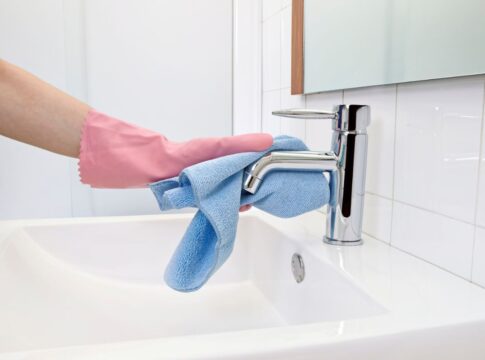 3-receitas-caseiras-para-remover-calcario-de-torneira-e-vaso-sanitario