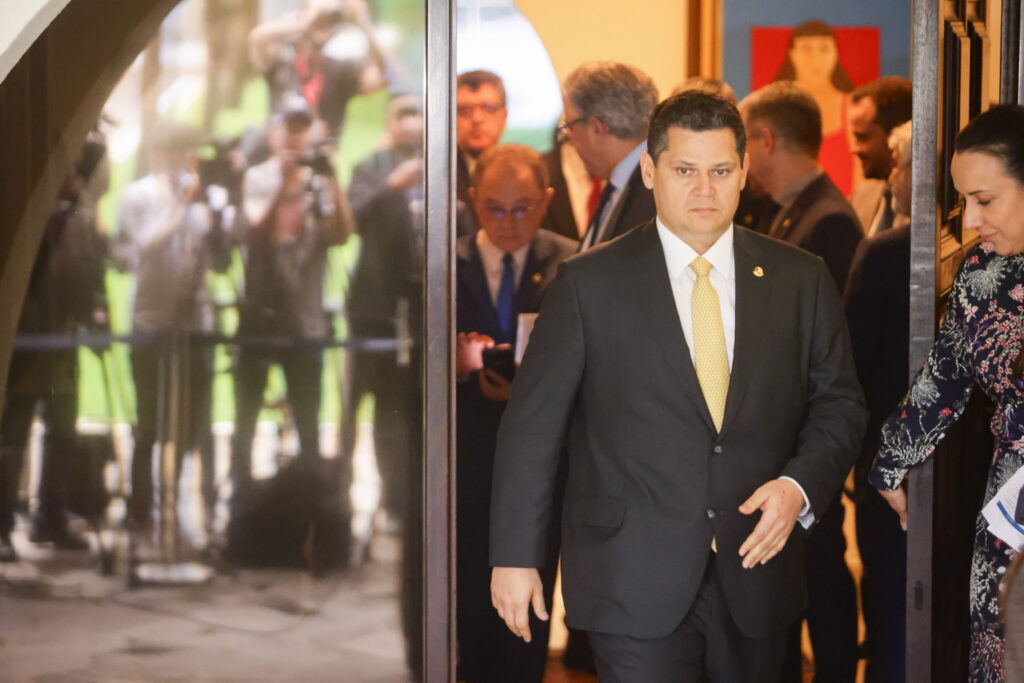 com-afastamento-de-do-val,-alcolumbre-quer-retomar-conselho-de-etica