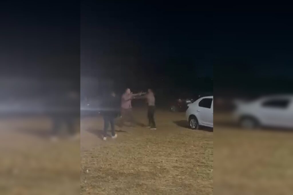video:-motoristas-de-app-saem-no-soco-em-briga-por-espaco-na-asa-norte