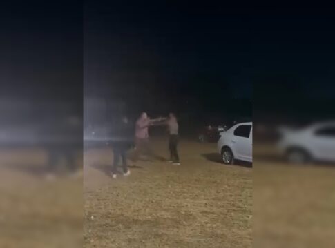 video:-motoristas-de-app-saem-no-soco-em-briga-por-espaco-na-asa-norte