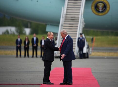 casa-branca-chama-encontro-de-trump-e-putin-no-alasca-de-“historico”