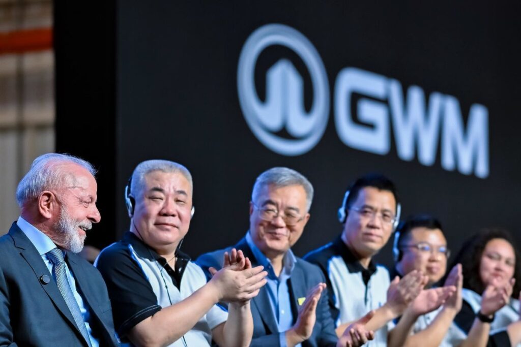 “facam-daqui-uma-base-para-venderem-os-produtos”,-diz-lula-a-chineses