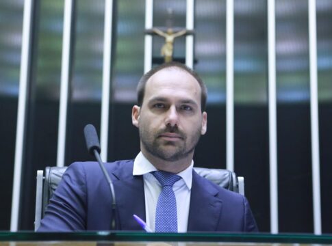 eduardo-bolsonaro-vai-ser-cassado-ou-vai-acabar-em-pizza?