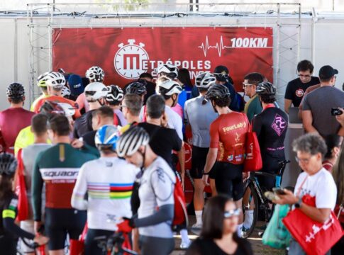 metropoles-endurance-cycling:-atletas-retiram-kits-e-celebram-disputa