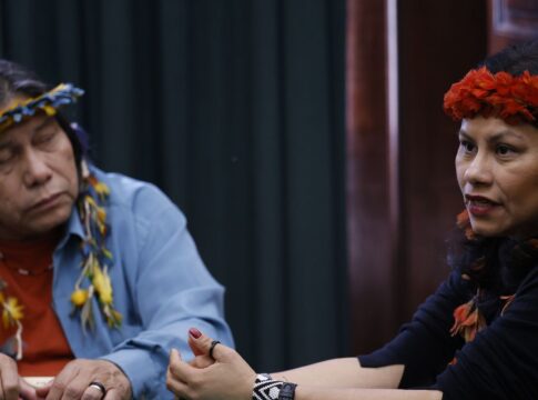 ideologia-consumista-gera-crise-climatica,-dizem-escritores-indigenas