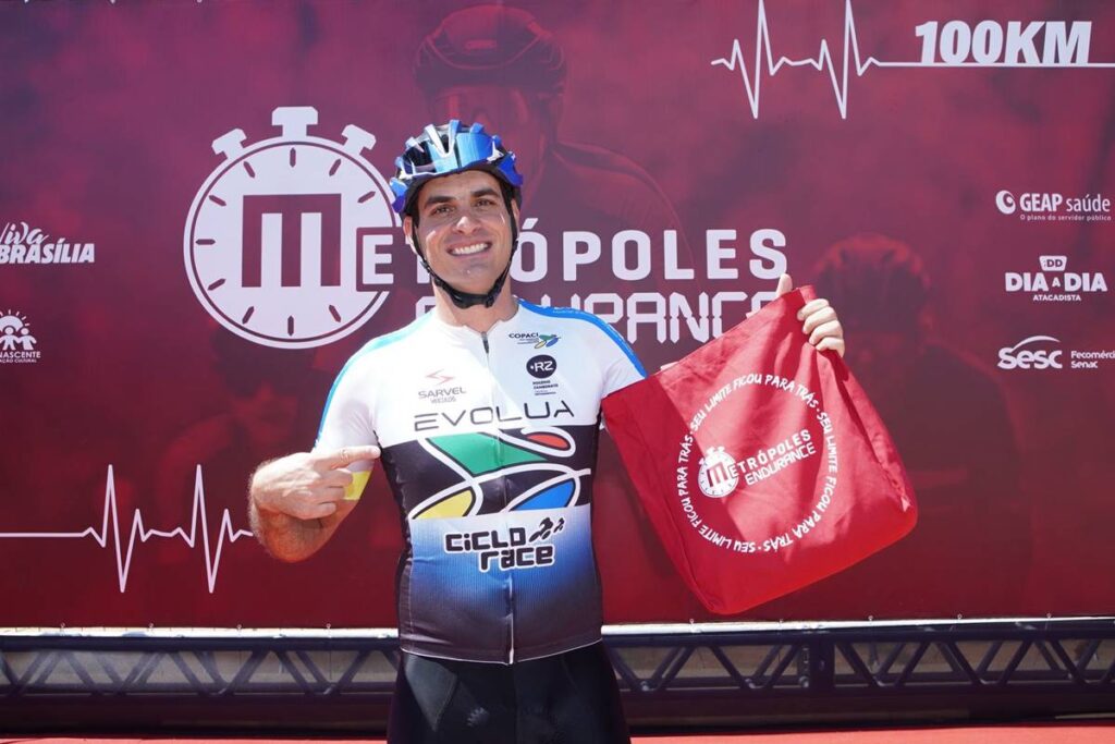 entrega-de-kits-do-metropoles-endurance-cycling-movimenta-capital