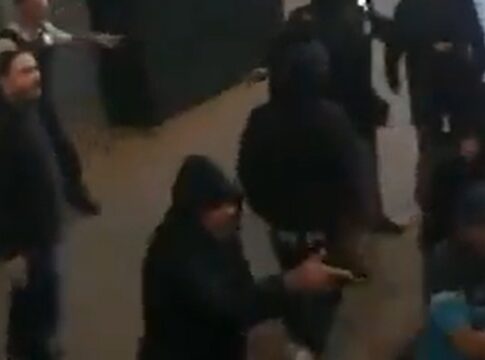 video:-torcedores-do-gremio-emboscam-e-atacam-onibus-do-time