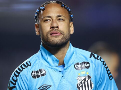 time-e-multado-por-homofobia-contra-neymar.-entenda