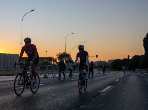 metropoles-endurance-cycling:-atletas-chegam-animados-para-disputas