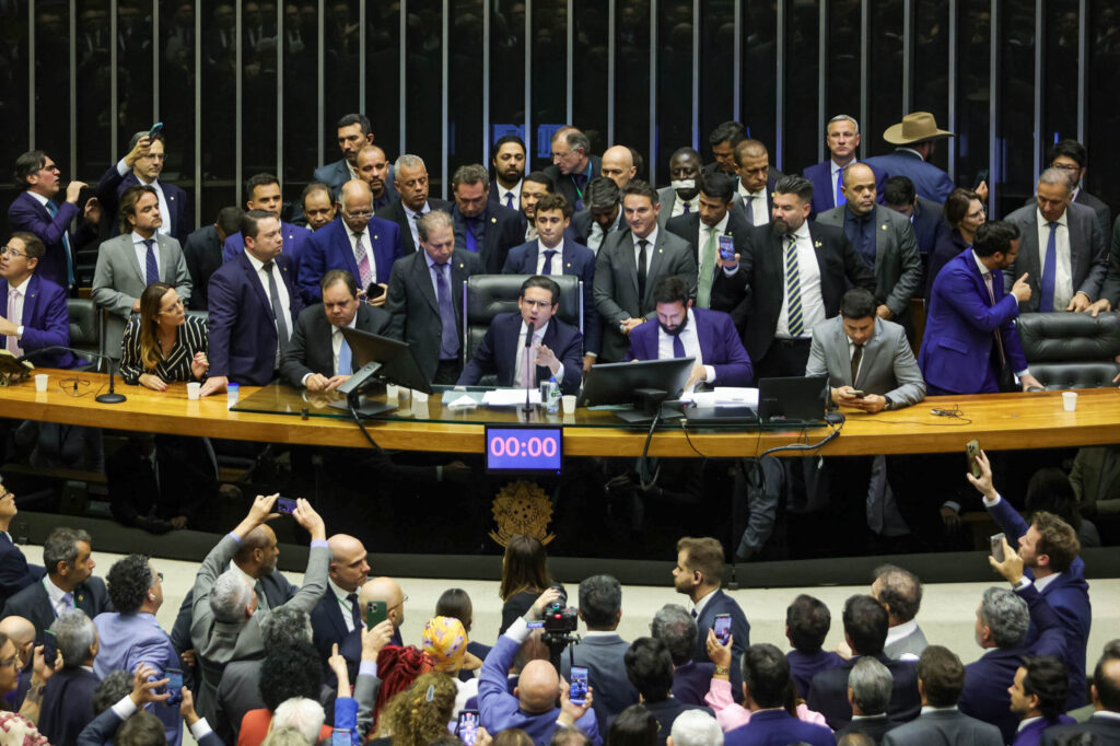 motim-ou-anarquia-institucional?-(por-gustavo-krause)