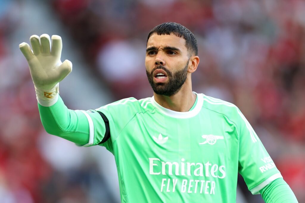 com-brilho-do-goleiro-raya,-arsenal-derrota-united-pela-premier-league