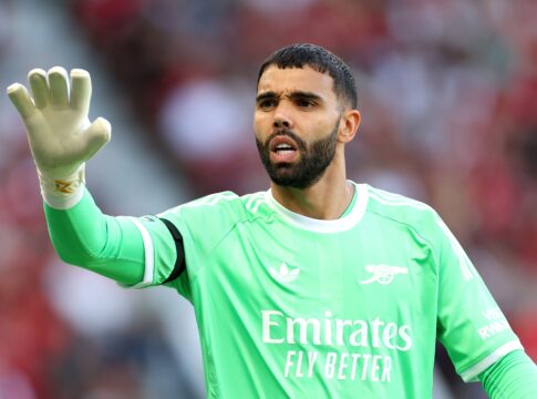 com-brilho-do-goleiro-raya,-arsenal-derrota-united-pela-premier-league
