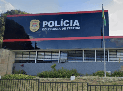 mulher-e-esfaqueada-por-companheiro-em-ponto-de-onibus-apos-discussao