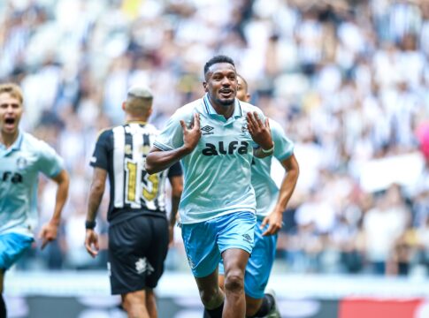 com-presenca-de-ancelotti,-gremio-vence-atletico-mg-de-virada