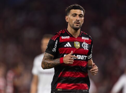 arrascaeta-bate-marca-pessoal-com-a-camisa-do-flamengo.-saiba-qual