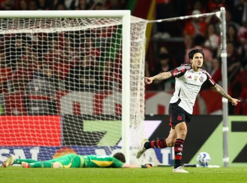 flamengo-vence-internacional-e-segue-na-lideranca-do-brasileirao
