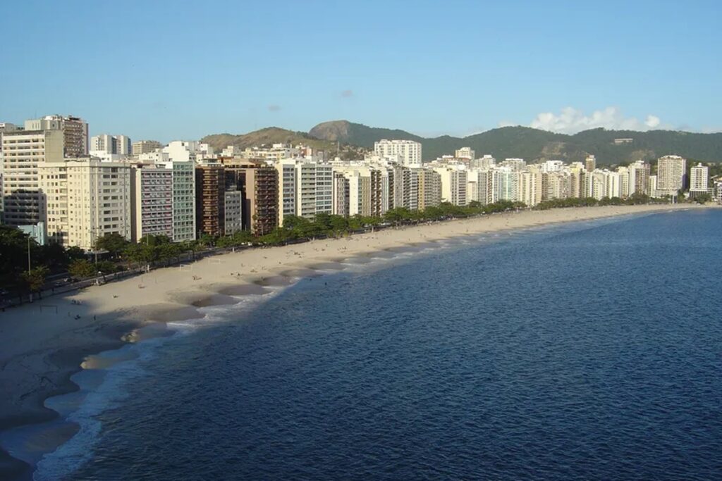 turista-norte-americana-e-esfaqueada-em-praia-de-niteroi