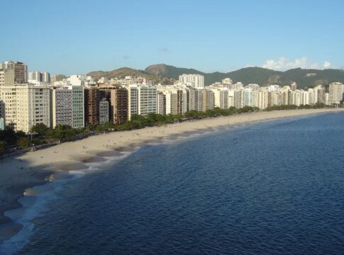turista-norte-americana-e-esfaqueada-em-praia-de-niteroi