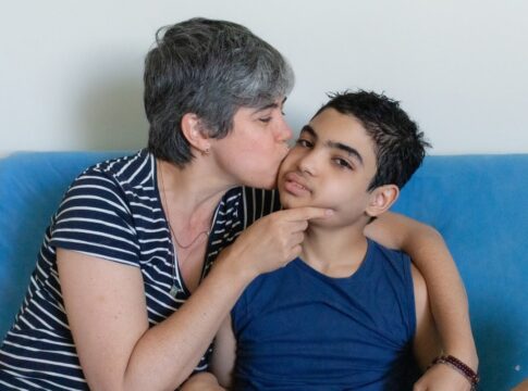 autismo-sindromico:-mae-conta-como-e-rotina-de-filho-com-mutacao-rara