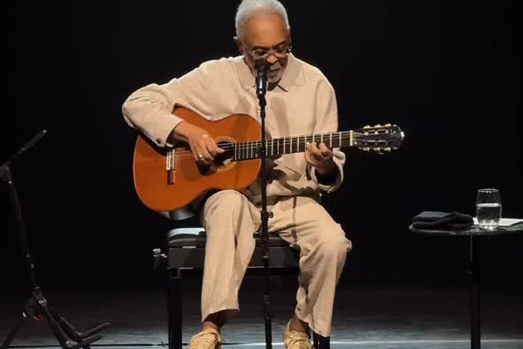 gilberto-gil-volta-aos-palcos-e-emociona-fas-com-homenagem-a-preta