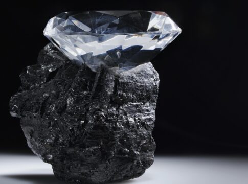 cientistas-criam-diamante-de-meteorito-50%-mais-duro-que-os-normais