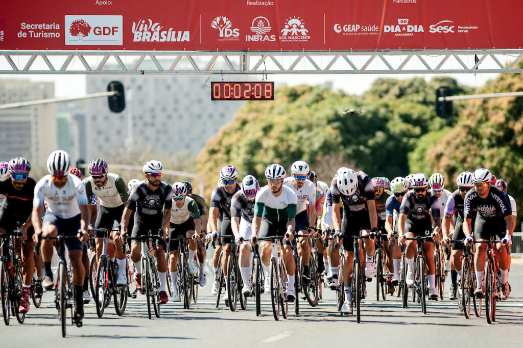 velocidade-e-emocao-dominam-as-provas-do-metropoles-endurance-cycling