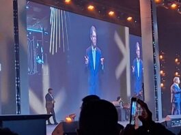 em-culto,-tarcisio-cita-“gente-sendo-humilhada”-e-prega-crenca-no-“impossivel”