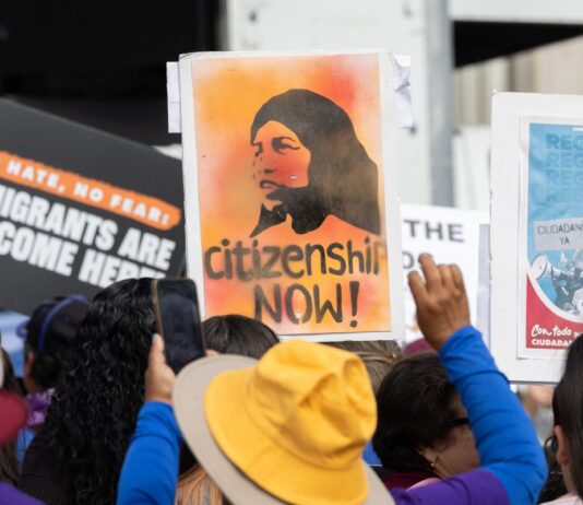 policia-usou-forca-excessiva-contra-manifestantes-em-los-angeles
