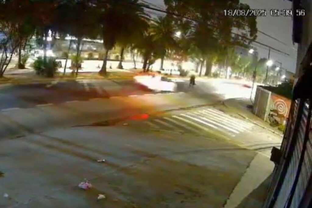 video:-costureira-morre-arremessada-por-carro-em-alta-velocidade