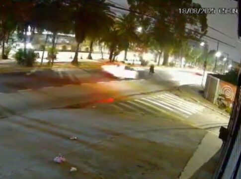 video:-costureira-morre-arremessada-por-carro-em-alta-velocidade