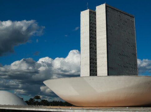 camara-pauta-projeto-que-regula-redes-sociais-para-criancas