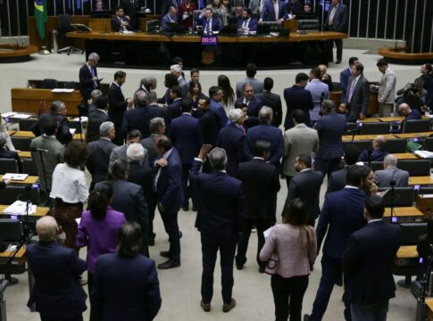 projeto-que-pune-quem-impedir-funcionamento-da-camara-avanca