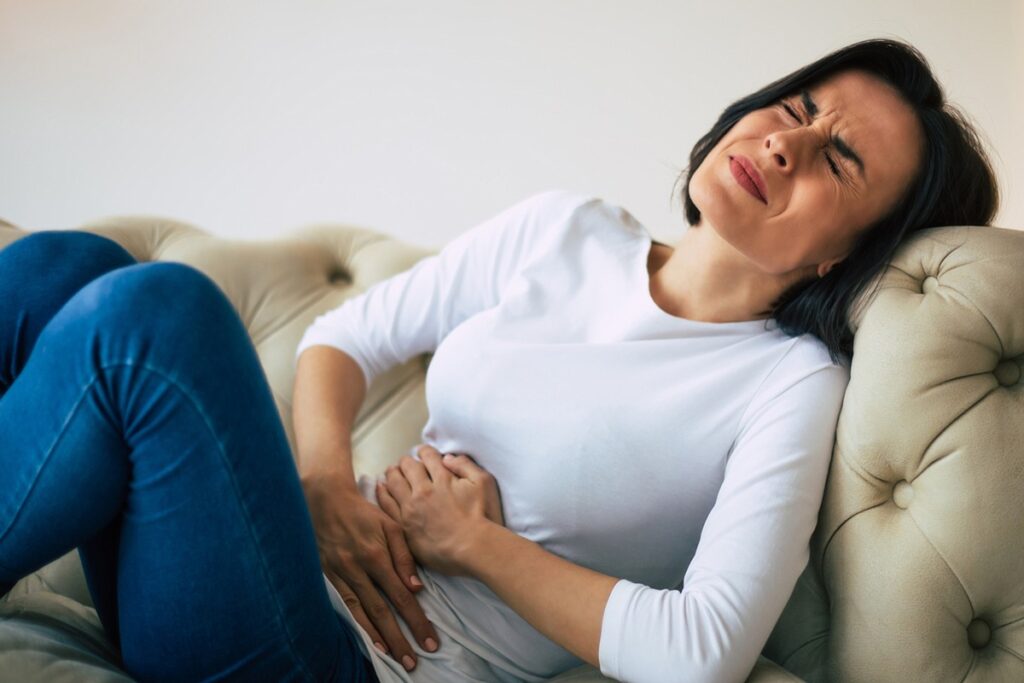 nutri-aponta-2-chas-que-devem-ser-evitados-por-quem-tem-endometriose